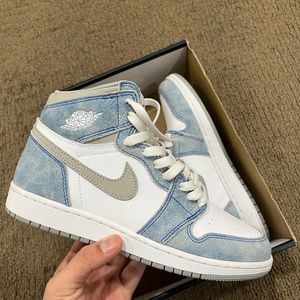 Jordan 1 hyper royal